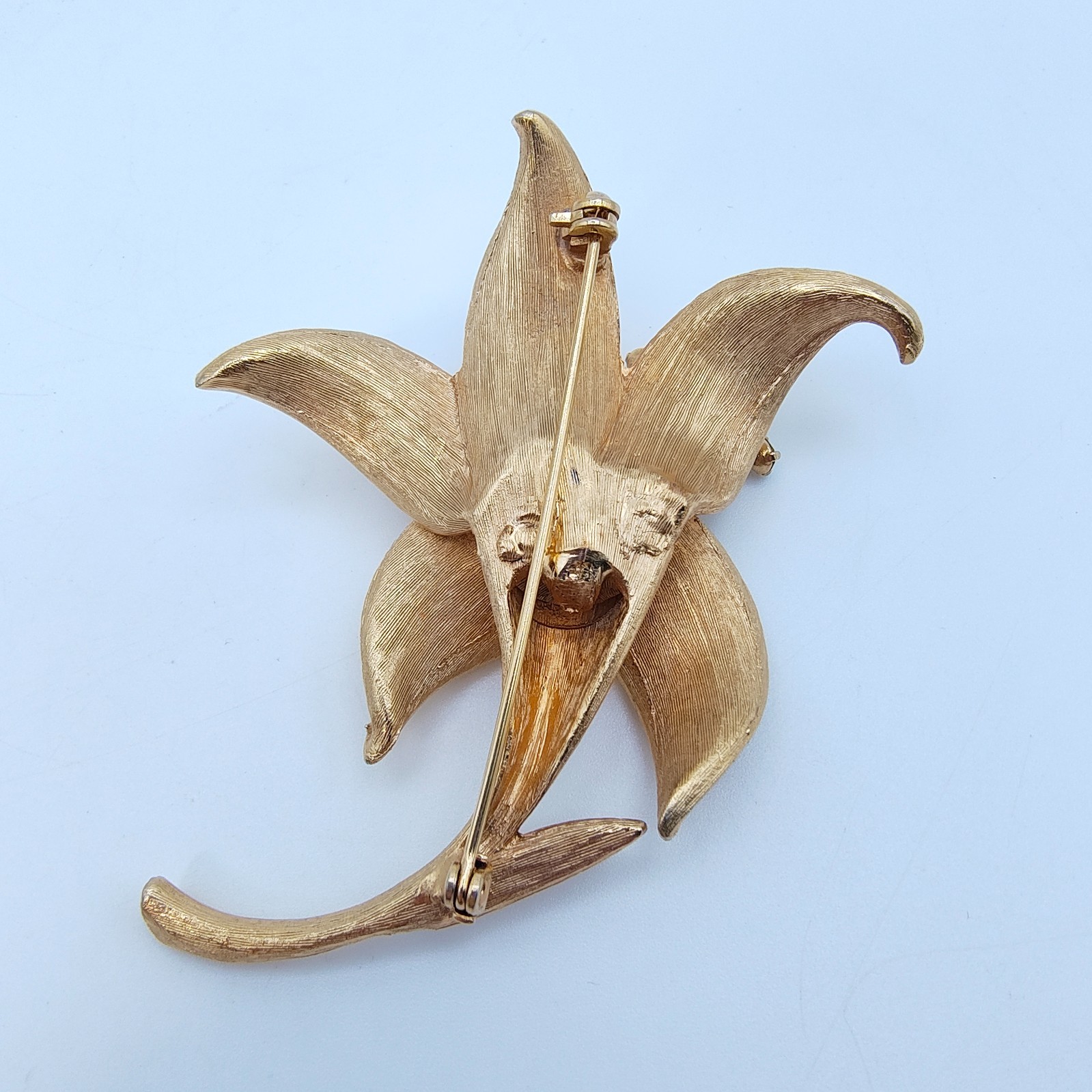 Vintage Calla Lily Brooch Brushed Gold Tone Multicolor Rhinestone Pistil Flower