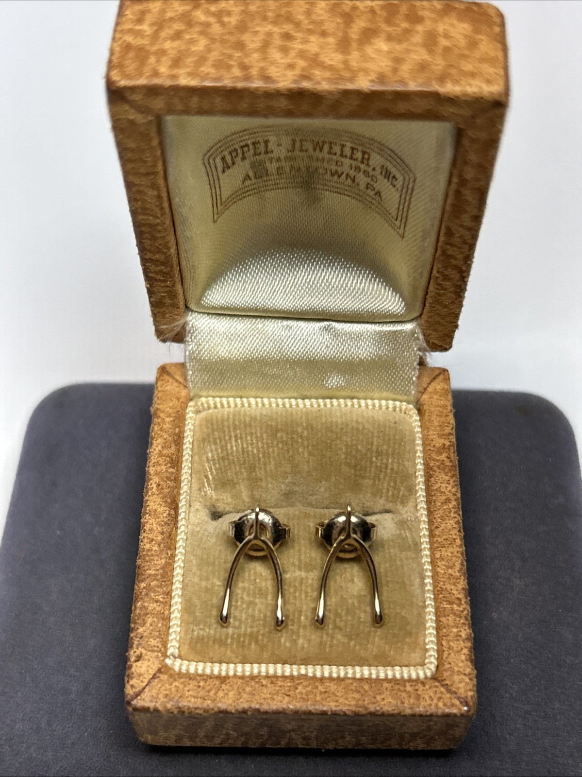 Vintage BDA Budlong Docherty Armstrong 10k Yellow Gold Wishbone Stud Earrings