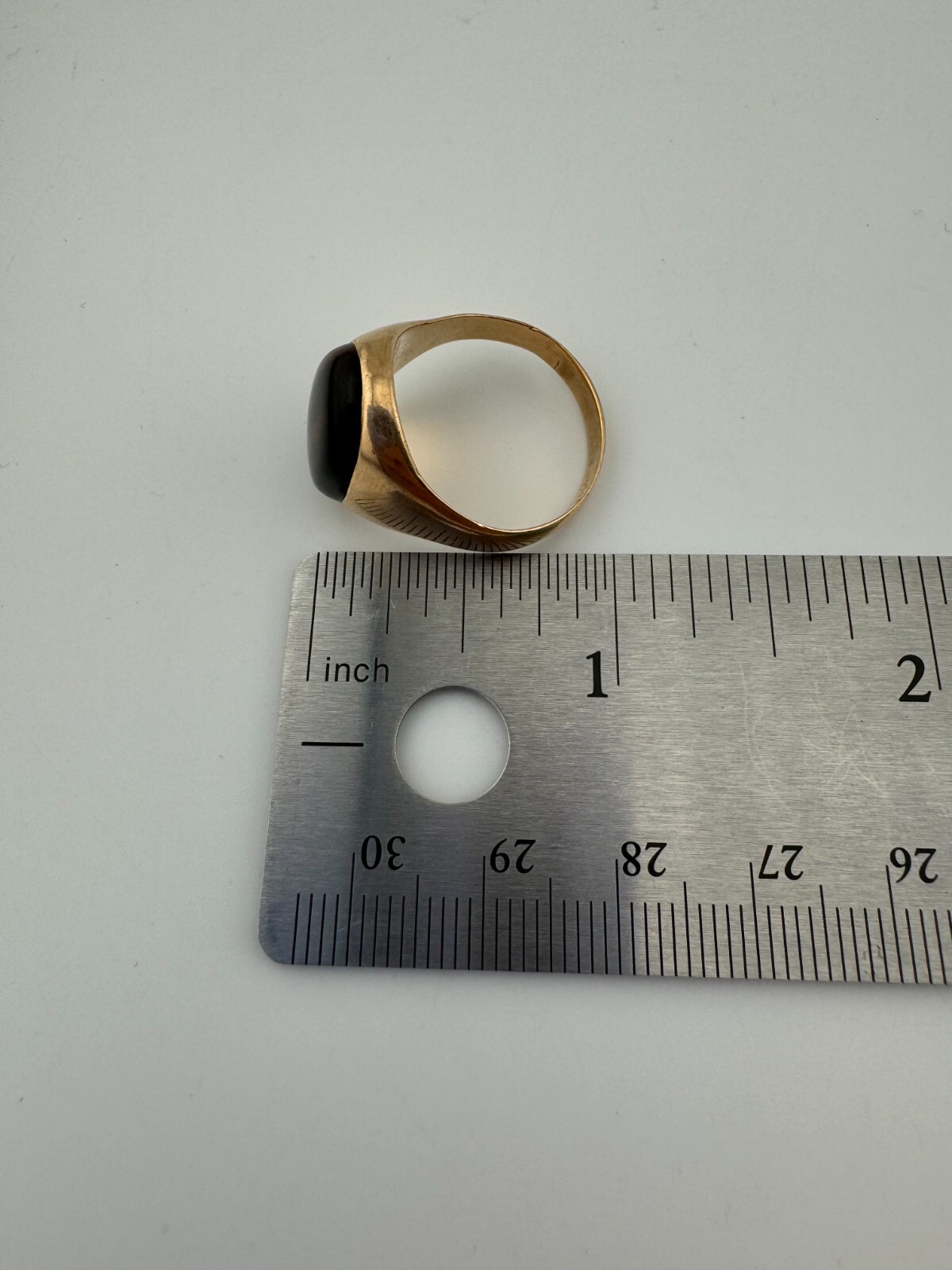 Sleek Vintage 14 Karat Yellow Gold Unisex Oval Tiger’s Eye Ring Size 9