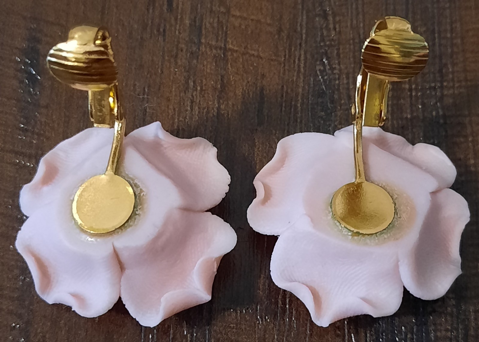Vintage 1987 Avon Porcelain Pink Petals Pin & Earrings Set~Women’s Jewelry EUC