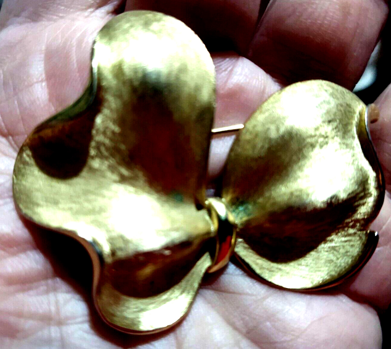 Lot of 4 Brooch Brooches VTG Gold Tone Metal Unmarked Swirls Bow Safety Clasps