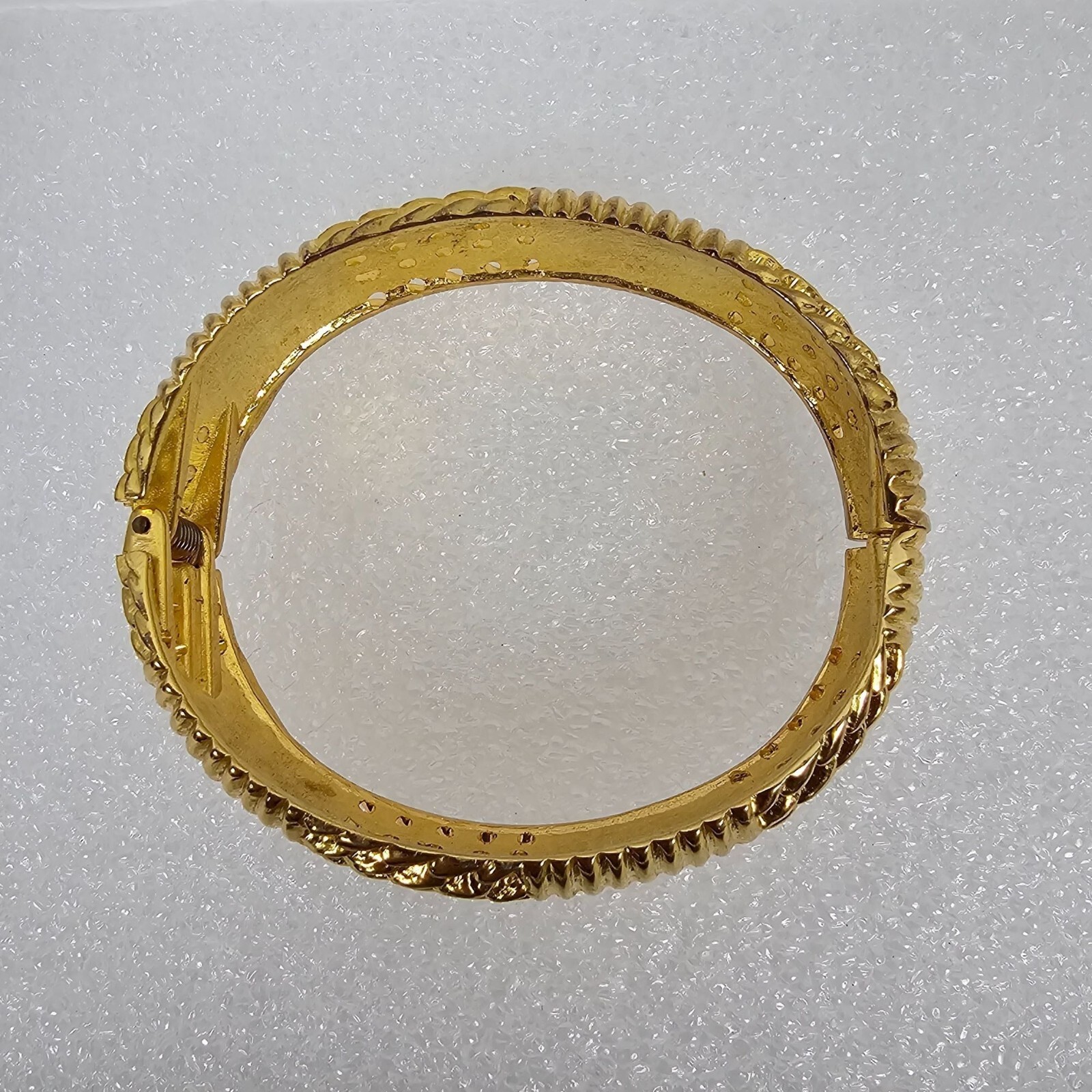 Vintage Gold Tone Hinged Clamper Bracelet Stripe Open Work Chunky Statement