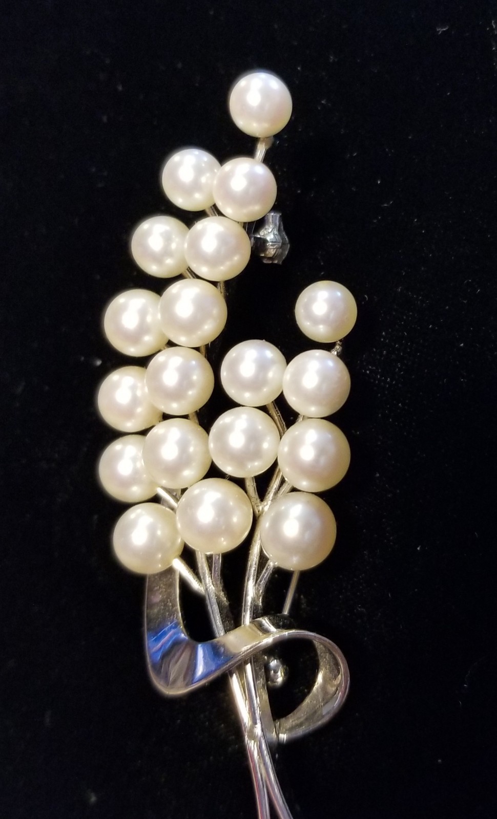 Classic Modern sterling Silver Bunch of Grapes High Luster Pearl Brooch pin
