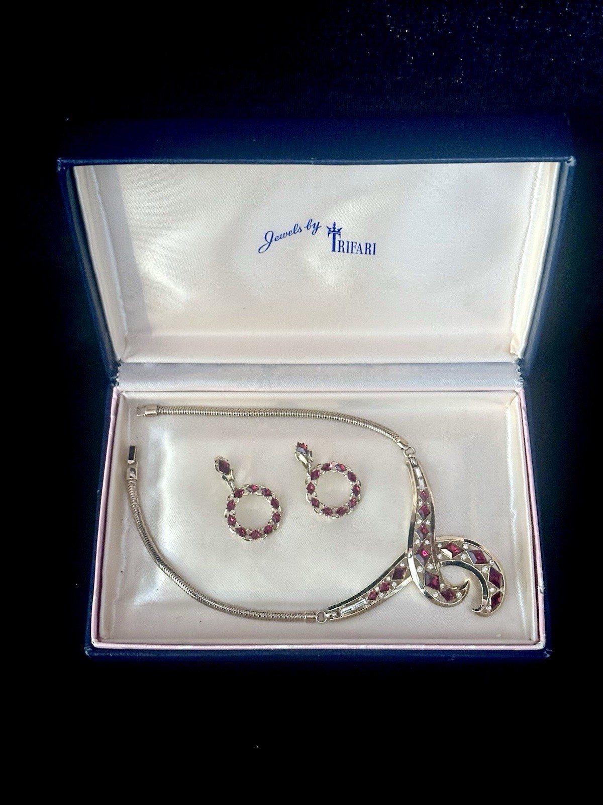 TRIFARI Ruby Red Diamond 1952 Parure Alfred Philippe Drop-Dangle Crown w/Box