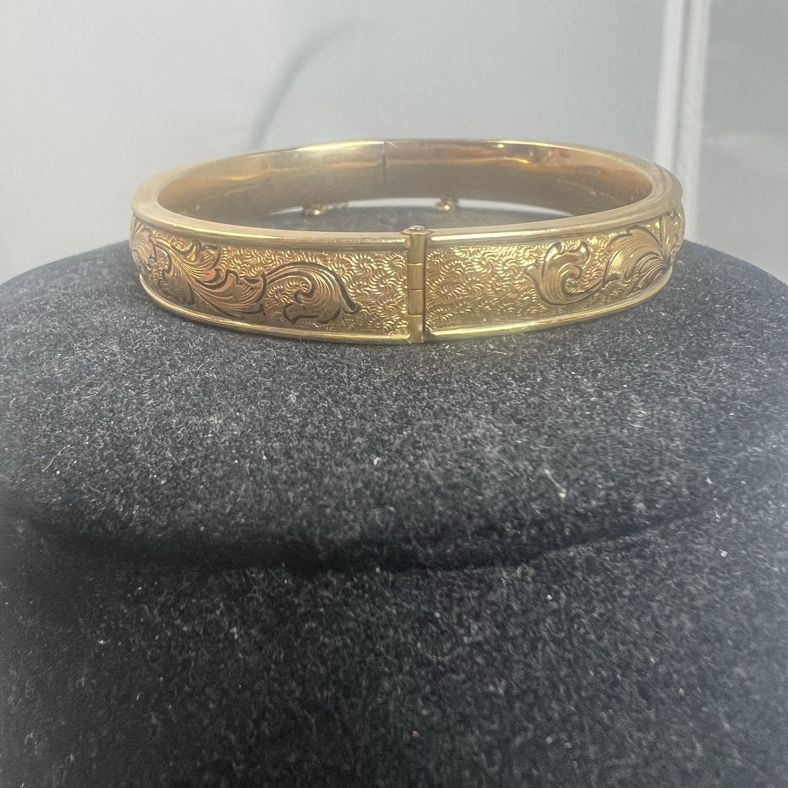Vintage BB Binder Brothers 1/20-12k Gold Filled Etched Hinged Bangle Bracelet