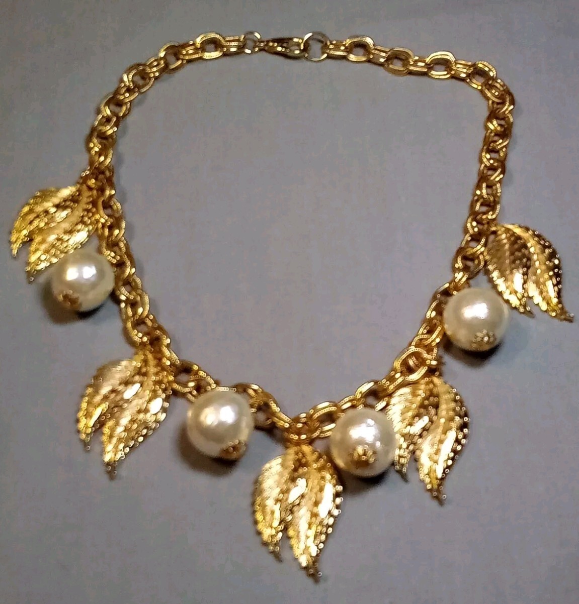 Vintage Gold Tone Double Link Textured Leaves Simulated Pearls Necklace 18-3/4″