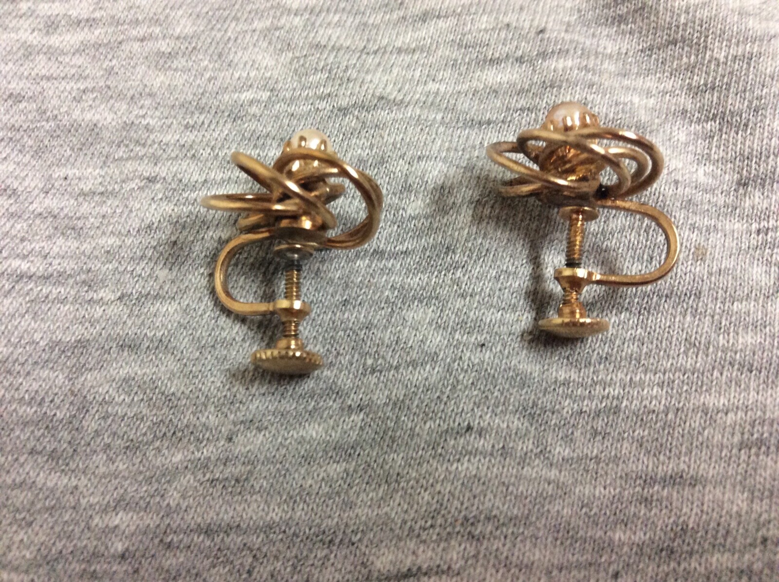 Vintage Goldtone Love Knot w/Pearls Brooch & Screw Back Earring Set