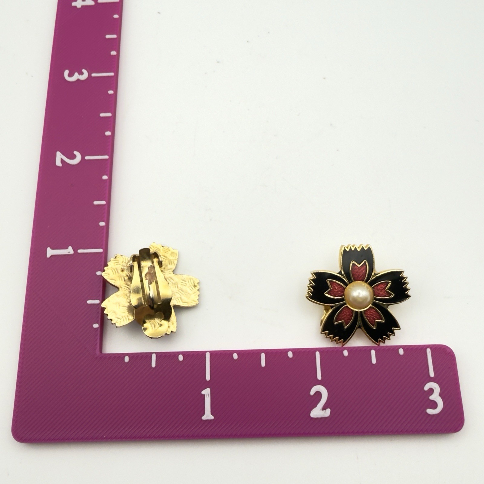 Cloisonne Black Red Enamel Flower Clip On Earrings Faux Pearl Gold Tone Vintage
