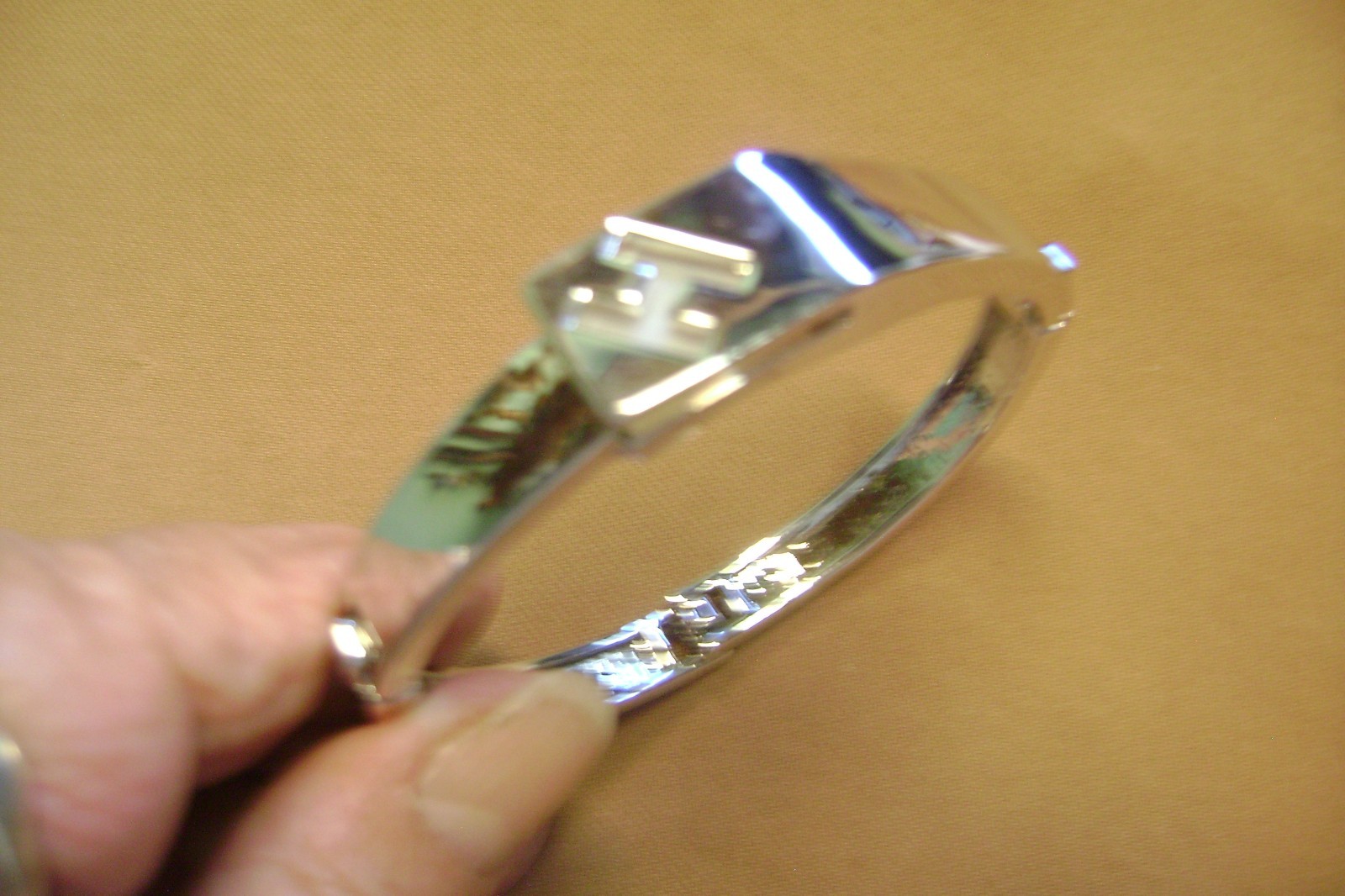 VINTAGE MOTHER OF PEARL INITIAL “H” SILVER TONE 7″ LENTH BRACELET