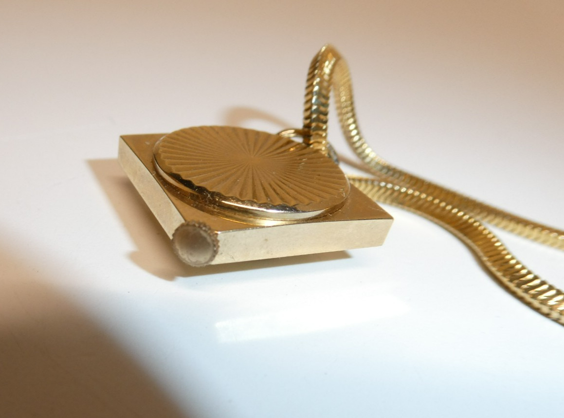 VTG Caravelle 24″ Necklace Pendant Watch Women Gold Tone Square Case Manual Wind