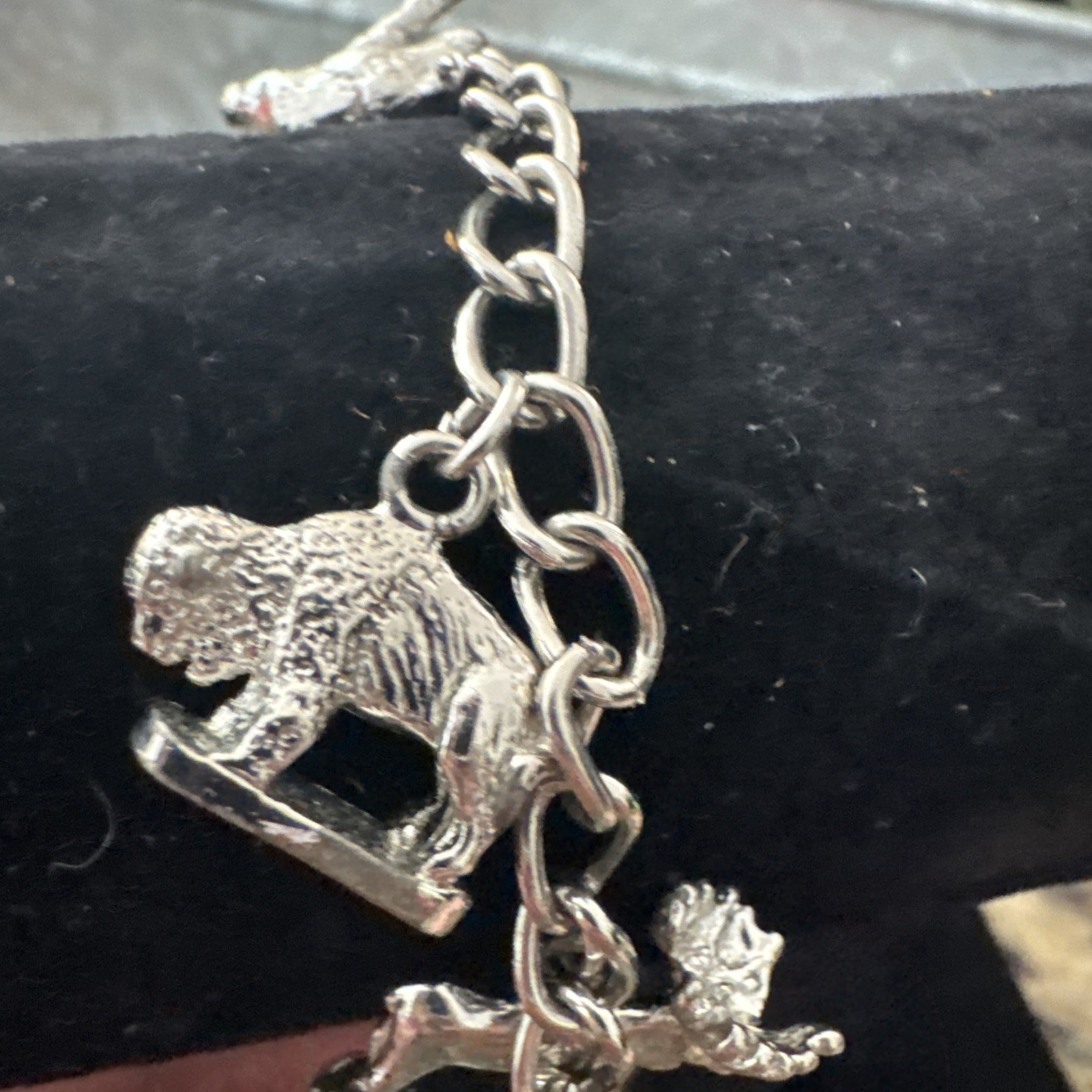 Charm Bracelet Silvertone Western Bronco Rider Moose Bison Cowboy Hat Bear
