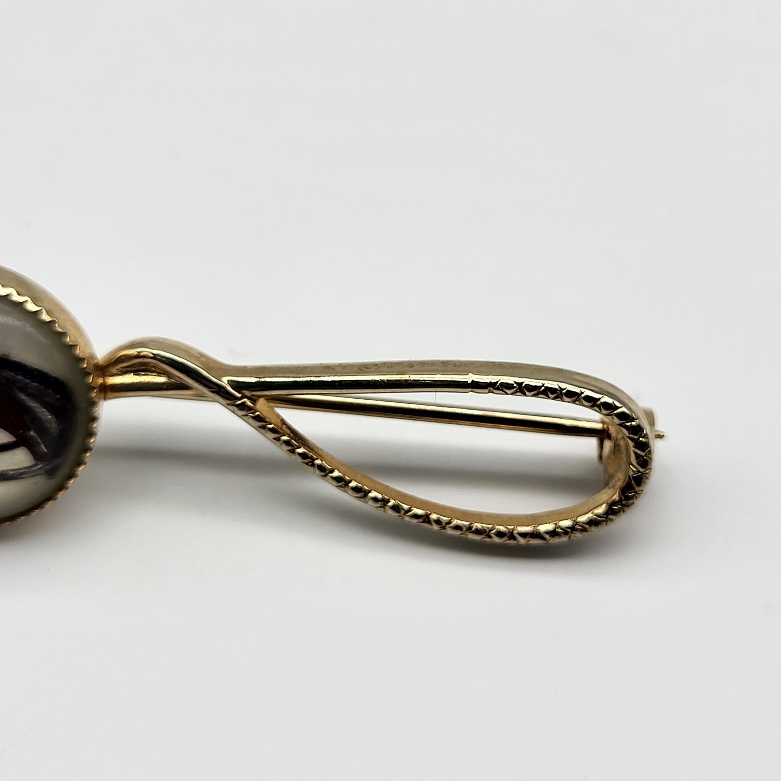 Lovely Essex crystal horse equestrian tie pin riding crop vintage reverse carved