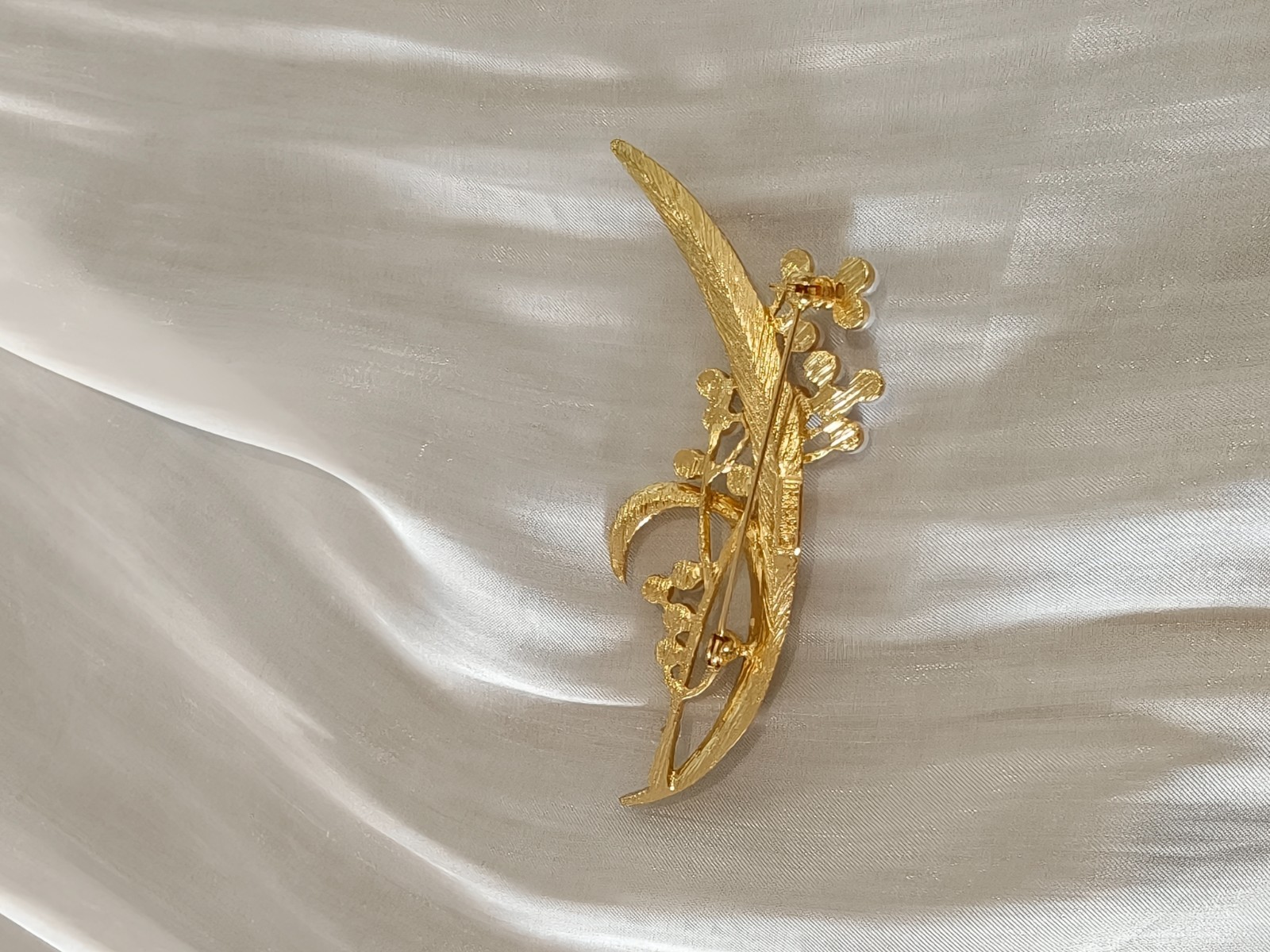 Trifari Inspired Gold Tone Feather Leaf Brooch White Faux Pearl