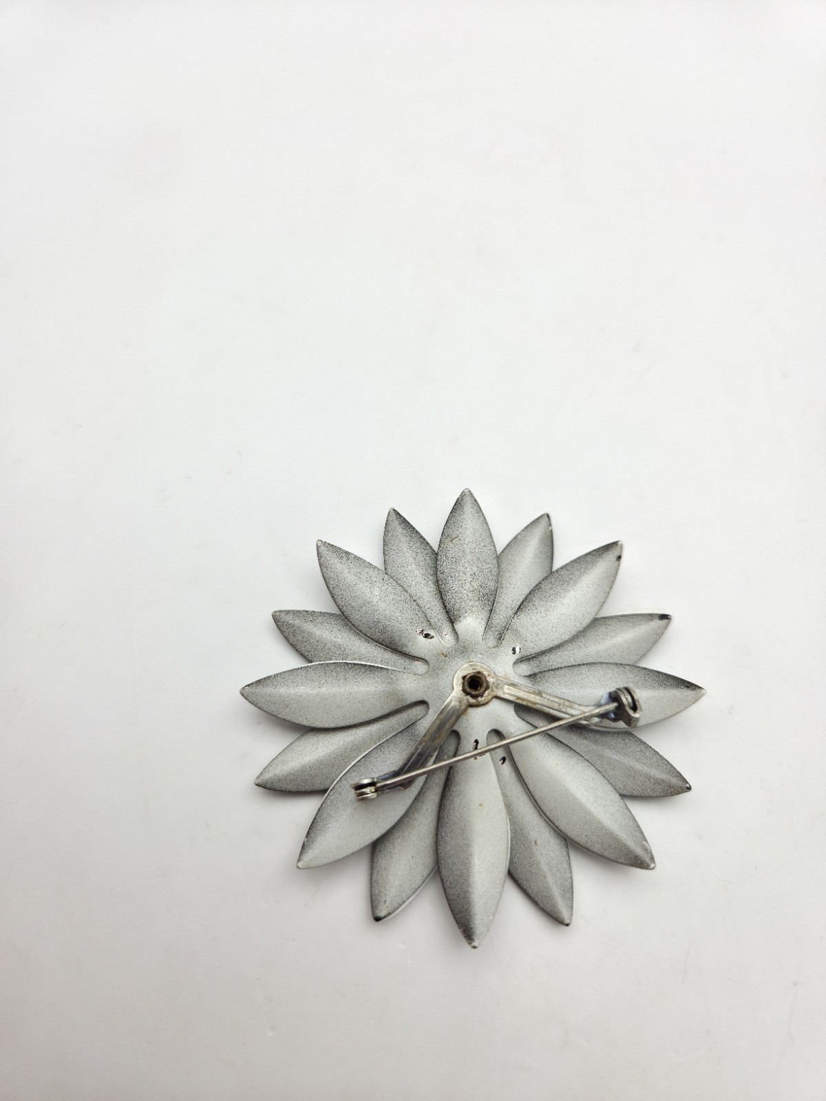Vintage White Black Enamel Flower Brooch Mid Mod Pin 2.5″ Floral Monochrome