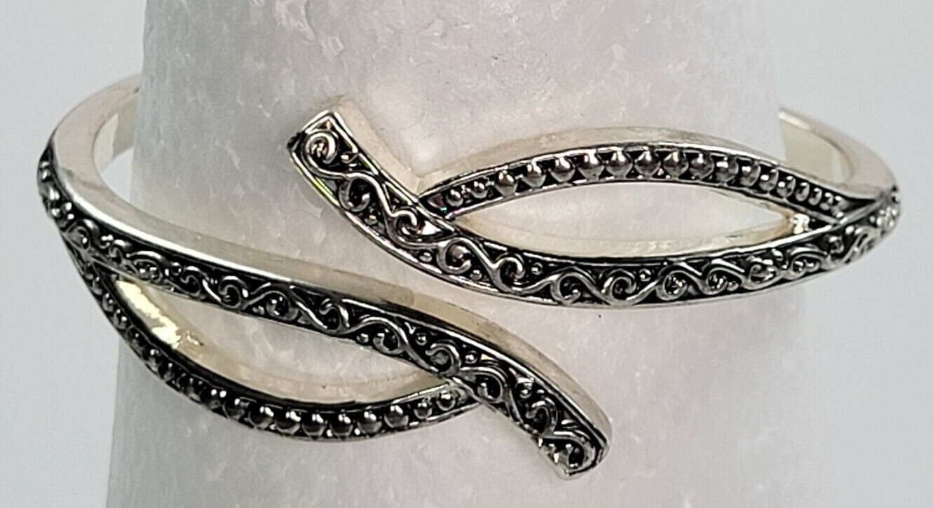Napier Silver Tone Hinge Bracelet 6.5″ Open Work Leaf Filigree Oval Bangle