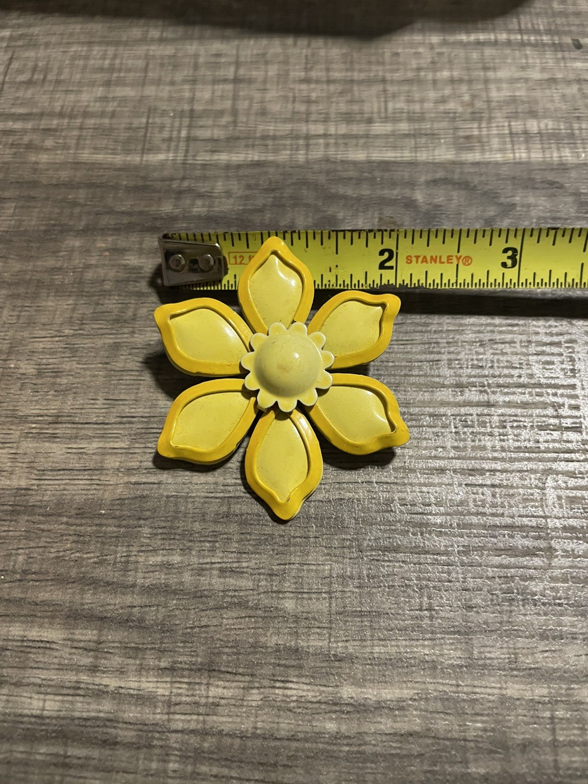 Vintage Floral Brooch Pin Yellow And Green Enamal Beautiful! VTG.