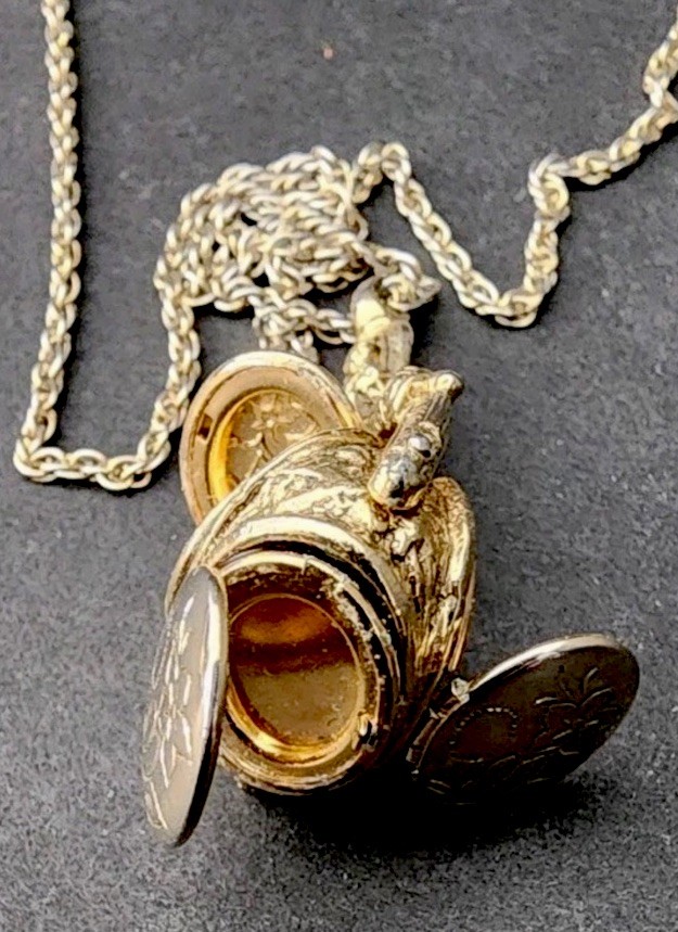 Vintage 1928 Brand Goldtone 3-Sided Spinner Photo Locket Necklace w/30” Chain