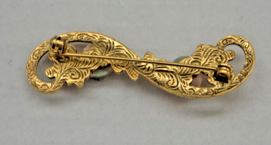 Vtg Swirl Bar Pin Brooch Goltone with 2 Pink Porcelain Roses Safety Clasp