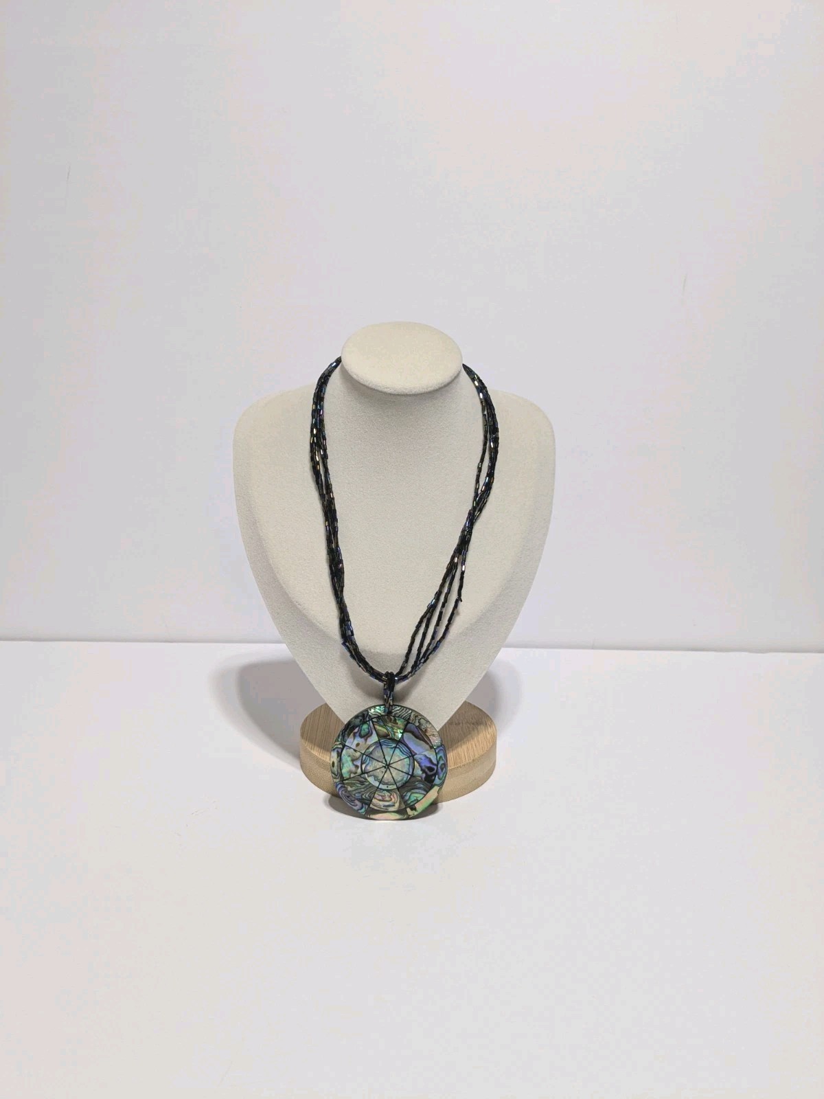 VTG Layered Glass Bead Necklace With Abalone/Acrylic Round Pendant 16″.