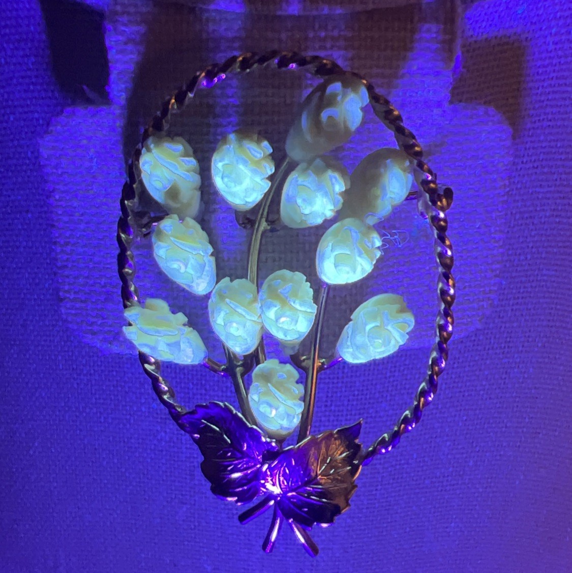 Alice Caviness Dozen Roses Brooch Pin 12 Kt. Gold Filled-Oval Approx. 2″ Glows!