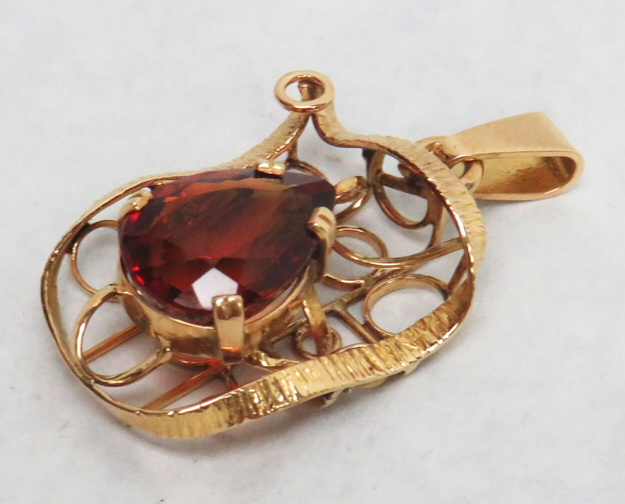 VINTAGE 18K GOLD & 6.48ct REDISH BROWN SPINEL PENDANT