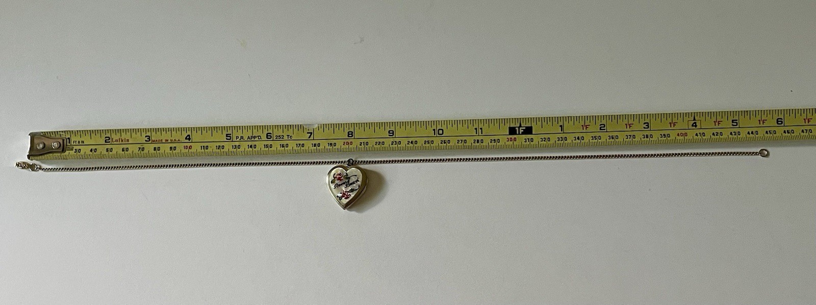 Vintage Revere Beach Heart Locket Necklace 17.5” Gold Tone Mother of Pearl
