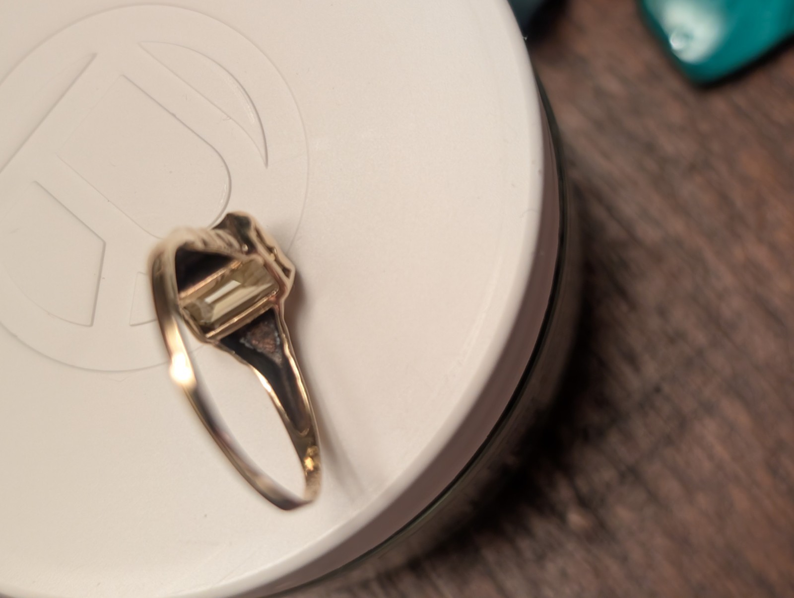 Dainty Vintage 10 k yellow gold and golden Beryl ring size 5.75