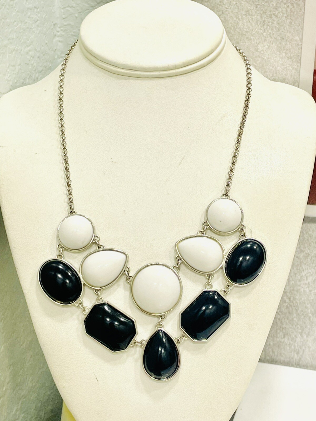 Fringe statement necklace white and blanck, silver tone 23″