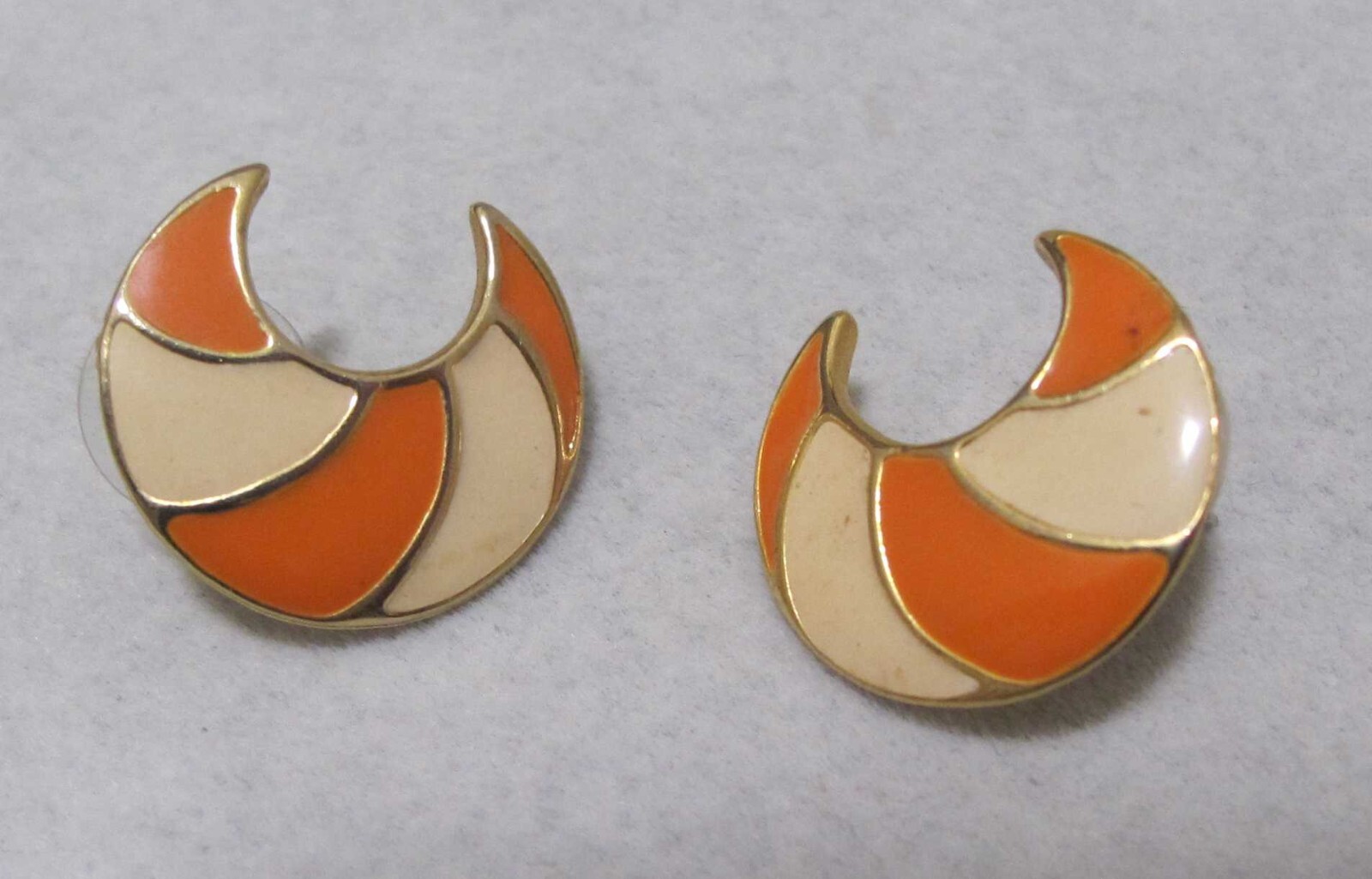 Vtg Orange & Cream Enamel Gold Tone Right-Left CRESCENT Post Earrings 7/8”