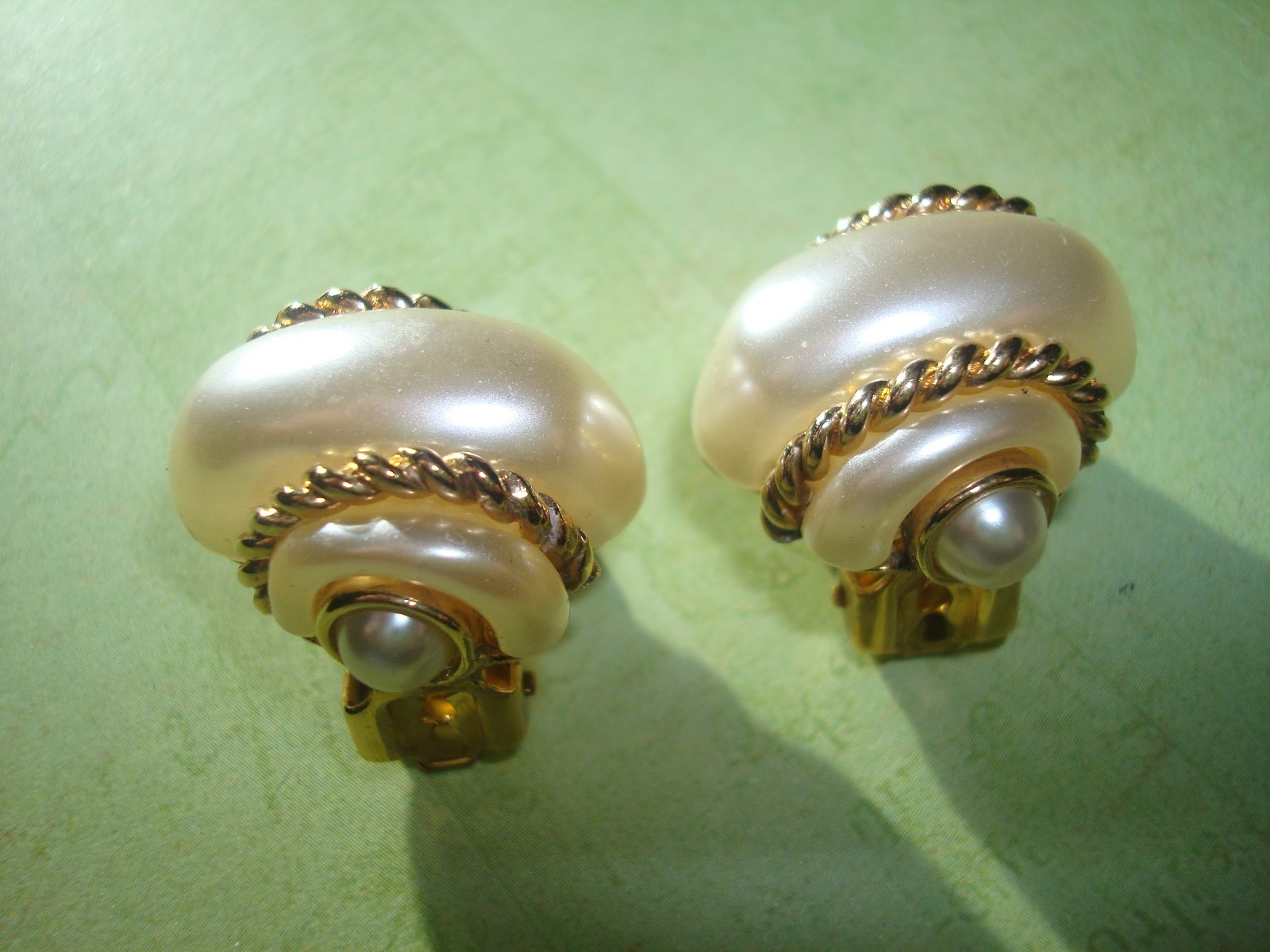VTG.SIGNED”REPLICA”Made in ITALY NAUTILUS,SHELL,SNAIL F/PEARL EARRINGS GOLD/Plt.