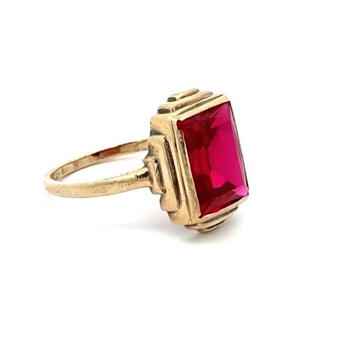 Vintage Retro 14k Yellow Gold Red Stone Rectangular Petite Step Cocktail Ring