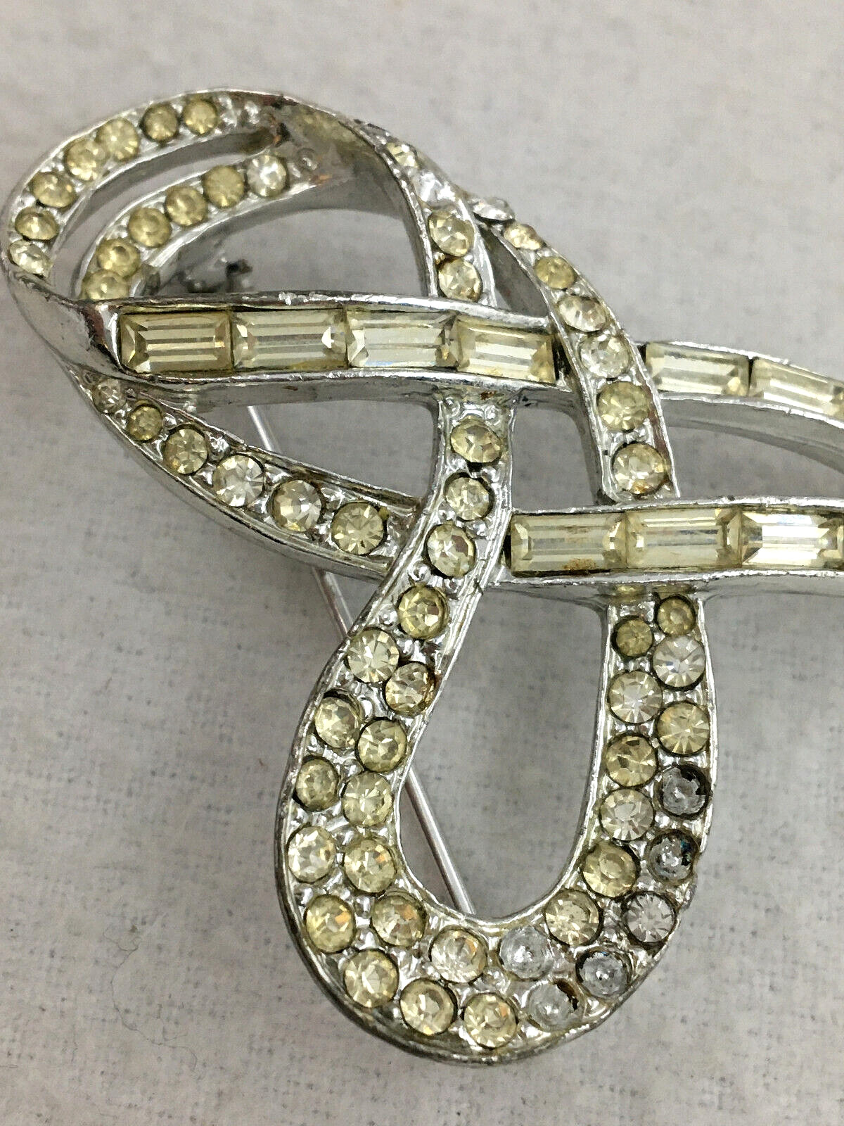 SilverTone Swirl Ribbon Brooch Pin With Clear Round with Bagette Crystals TG