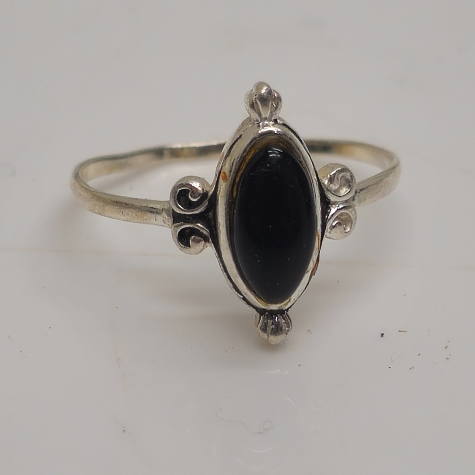 Sterling Silver 925 Black Oval Cabochon Ring Size 6 1.52g Vintage Style
