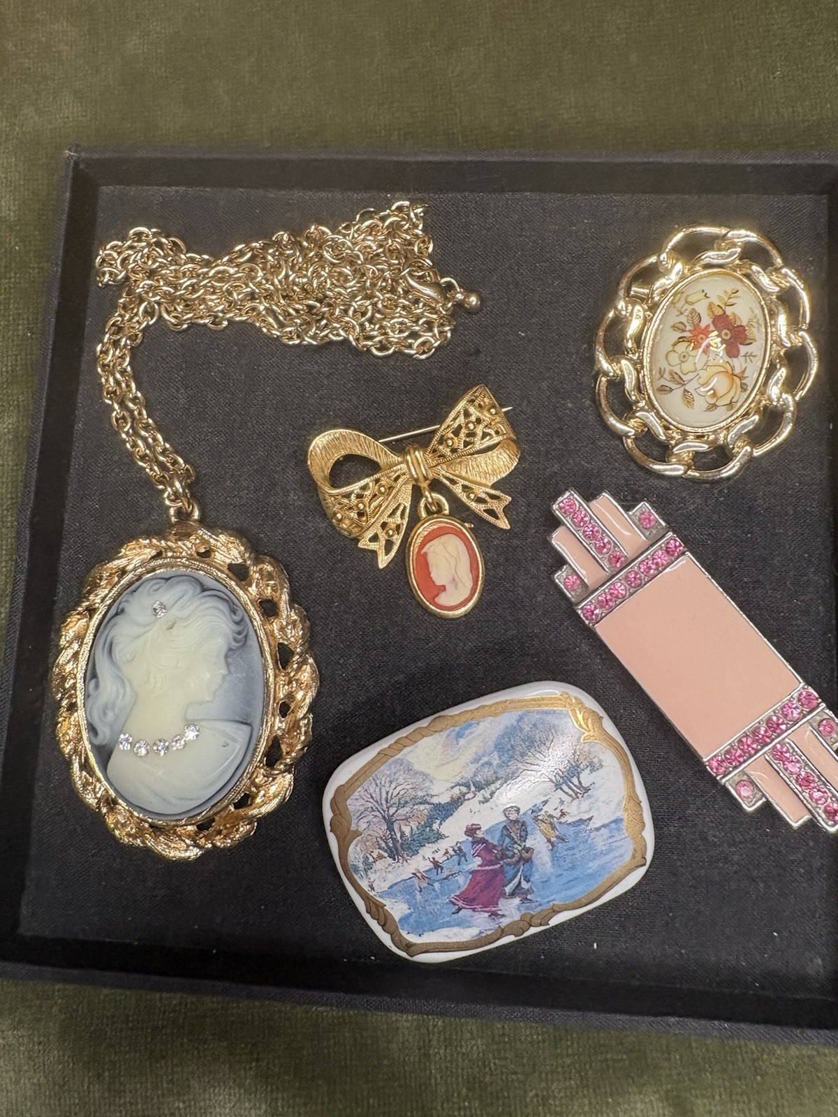 Large Lot Vintage Jewlery Over 180 Items 70+ signed Peices Monet Trifari Etc