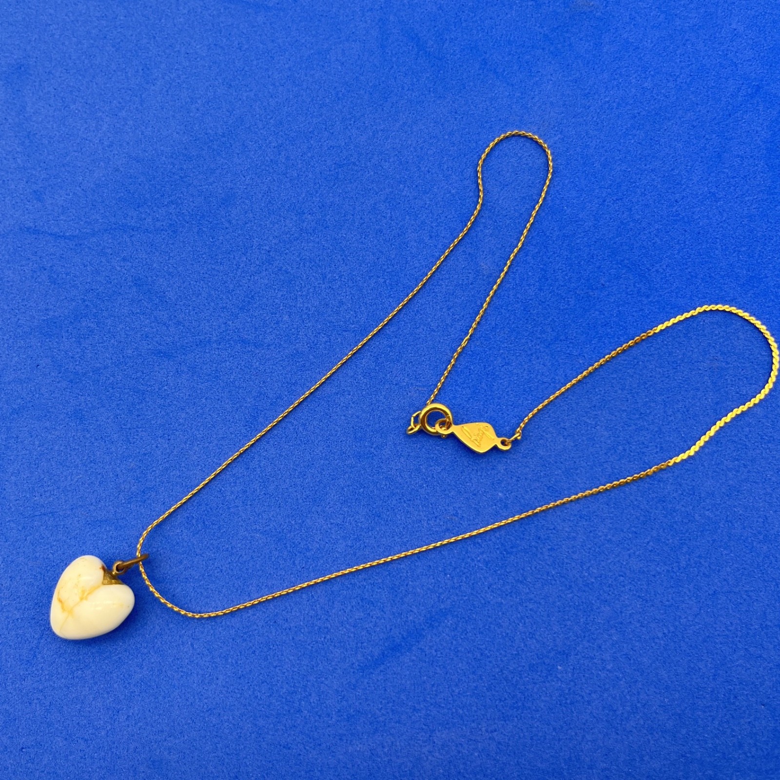 Vintage Puffy Heart Necklace Cream Agate Pendant 14″