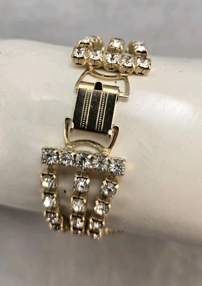 Wide Prong Set Rhinestone Gold Tone Metal Vintage Runway Retro 7.25 in Bracelet