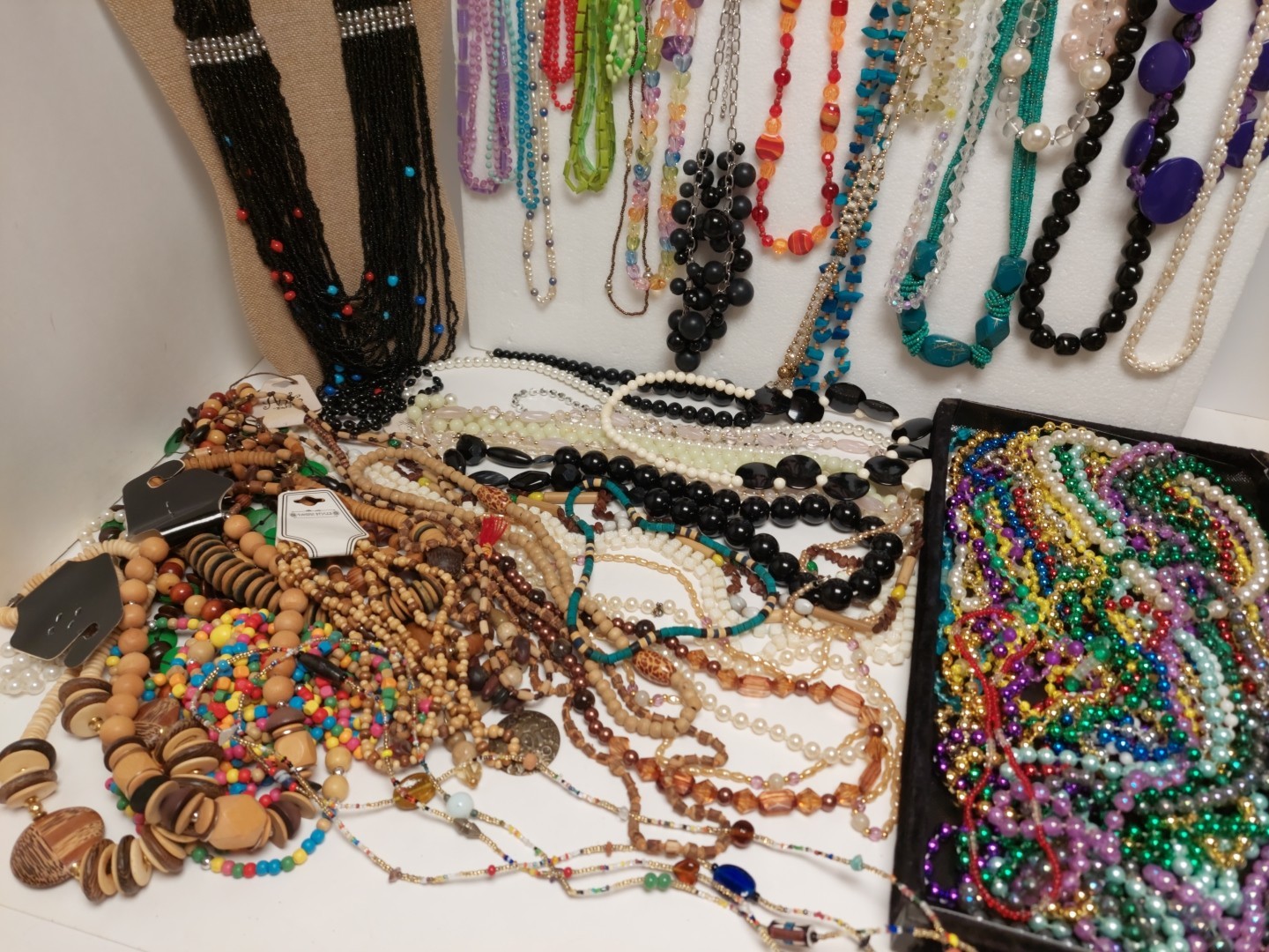 100 Pc Vtg-Now Beaded Necklaces Assorted Colors And Types