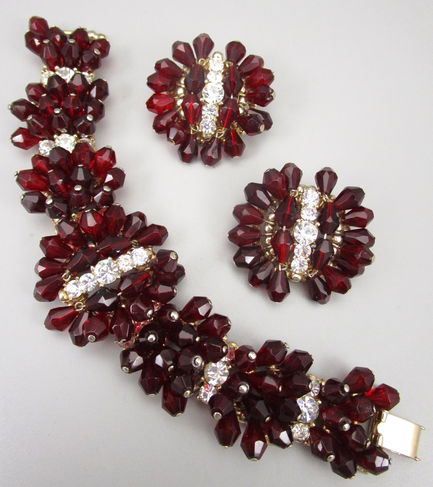 STUNNING 1960S RUBY BRIOLETTE CRYSTAL RHINESTONE CHA CHA BRACELET & EARRINGS SET