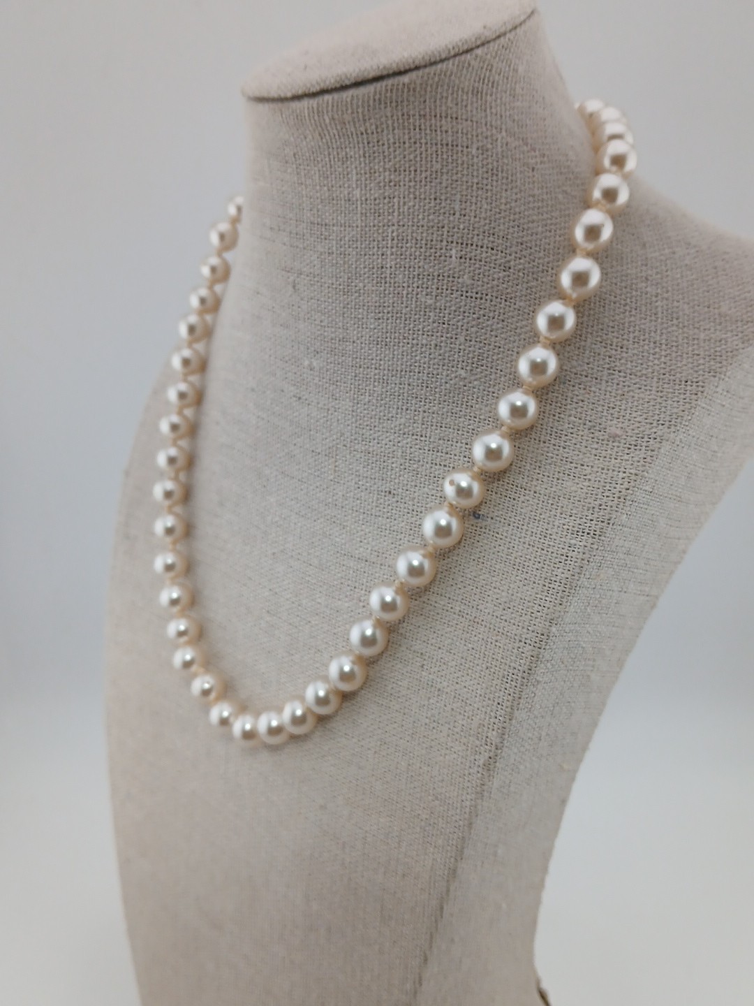 1950s gold tone 17.5 in hand knotted 1.5mm ivory glass pearls necklace