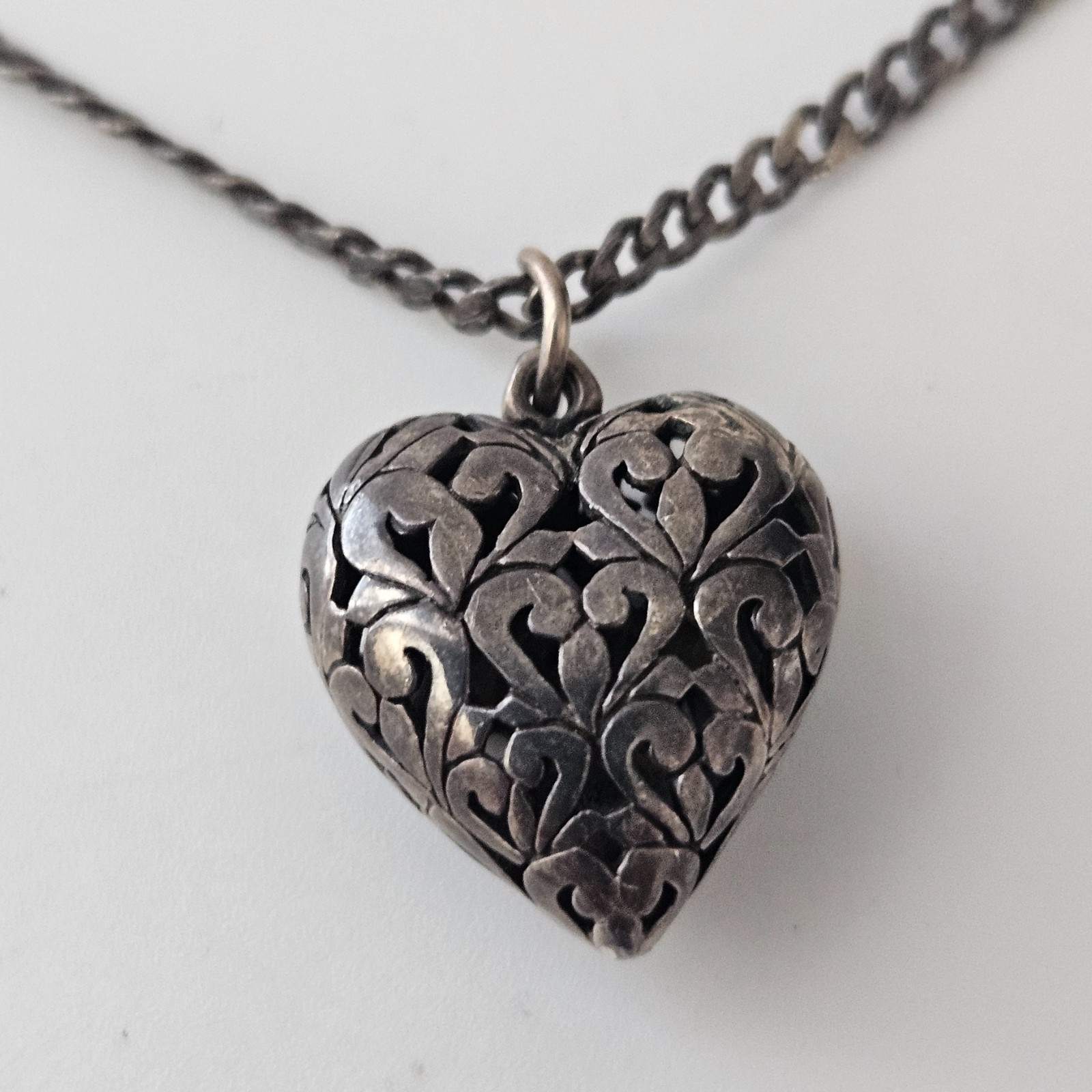 Vintage Sterling Silver Puff Heart Pendant Necklace Filagree Scroll 16″