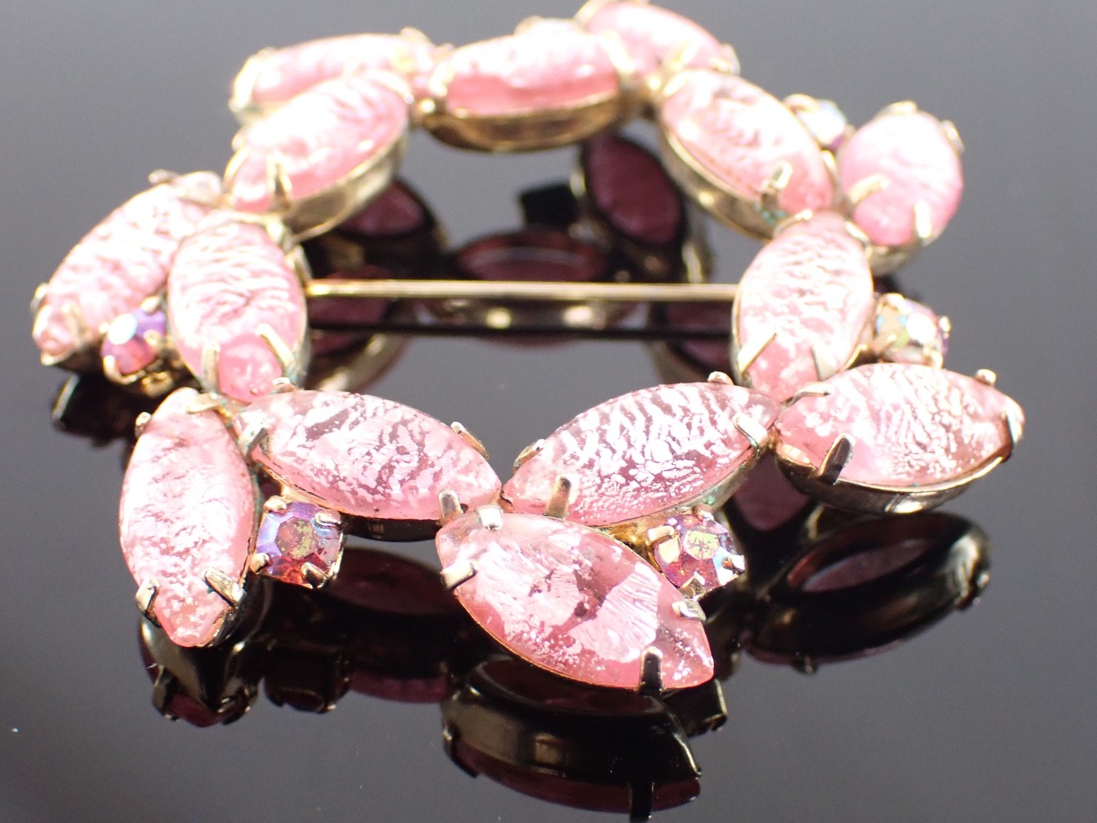 Vintage Pink Foiled Glass Wreath Brooch Gold Tone Rhinestones 2″