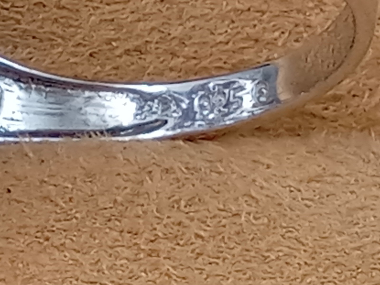 Sterling Silver Size 8 Ring w. Intricate multiple Iolite Gemstones Setting