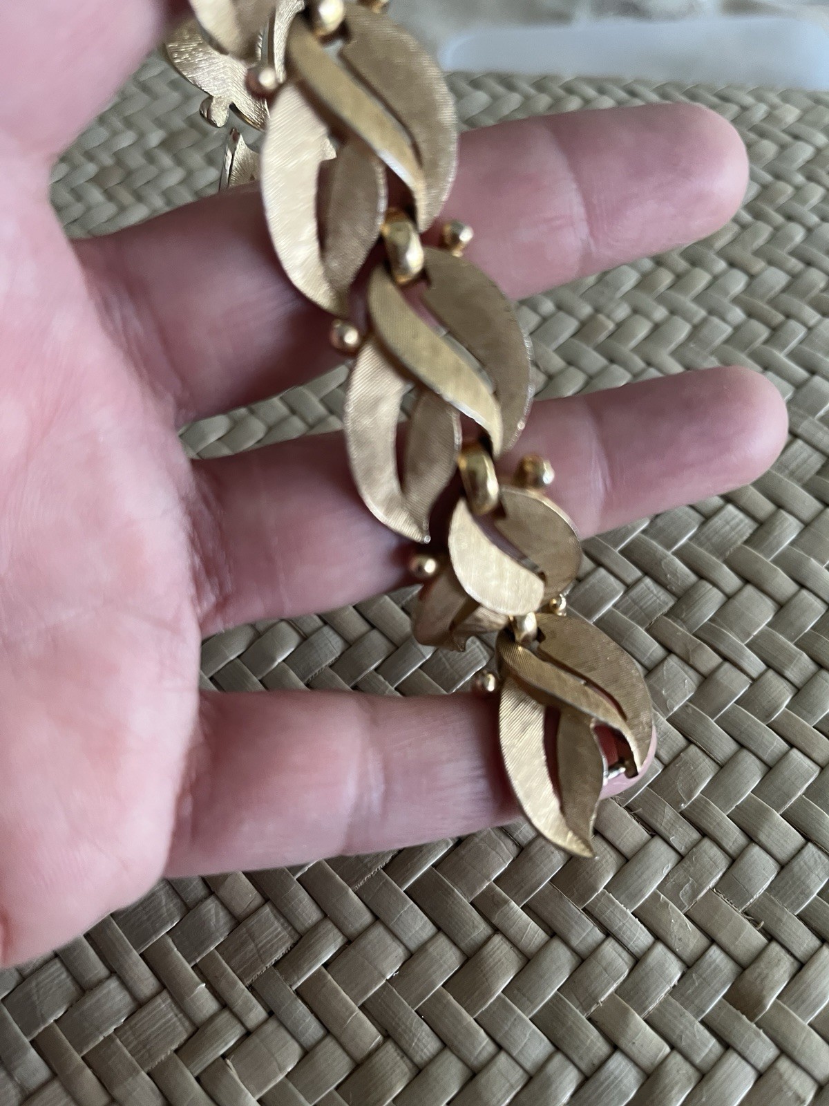 Vintage Trifari Bracelet Gold Tone Leaf Link 7.25 In