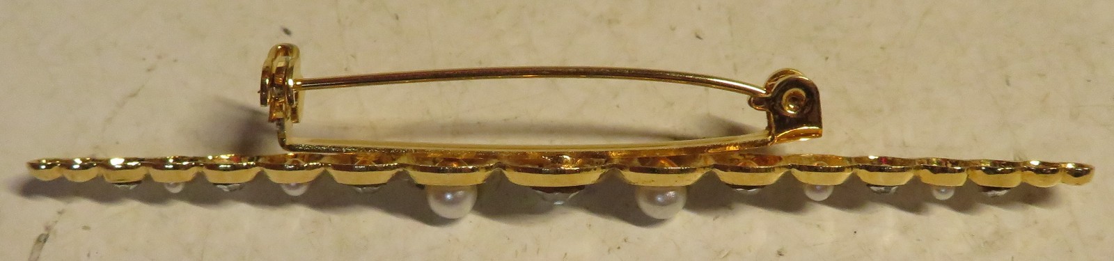 Vintage UnSigned Rhinestone Gold Faux Pearl Gold Tone Brooch Pin 3” Fashion GUC