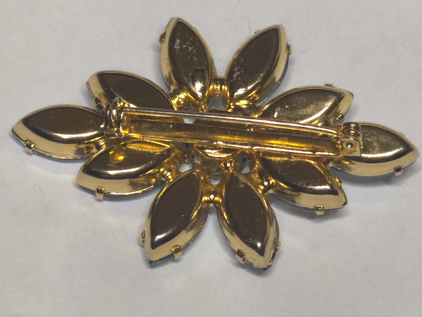 Vintage Brooch Estate blue clear aurora borealis flower gold tone 2″/1.5″