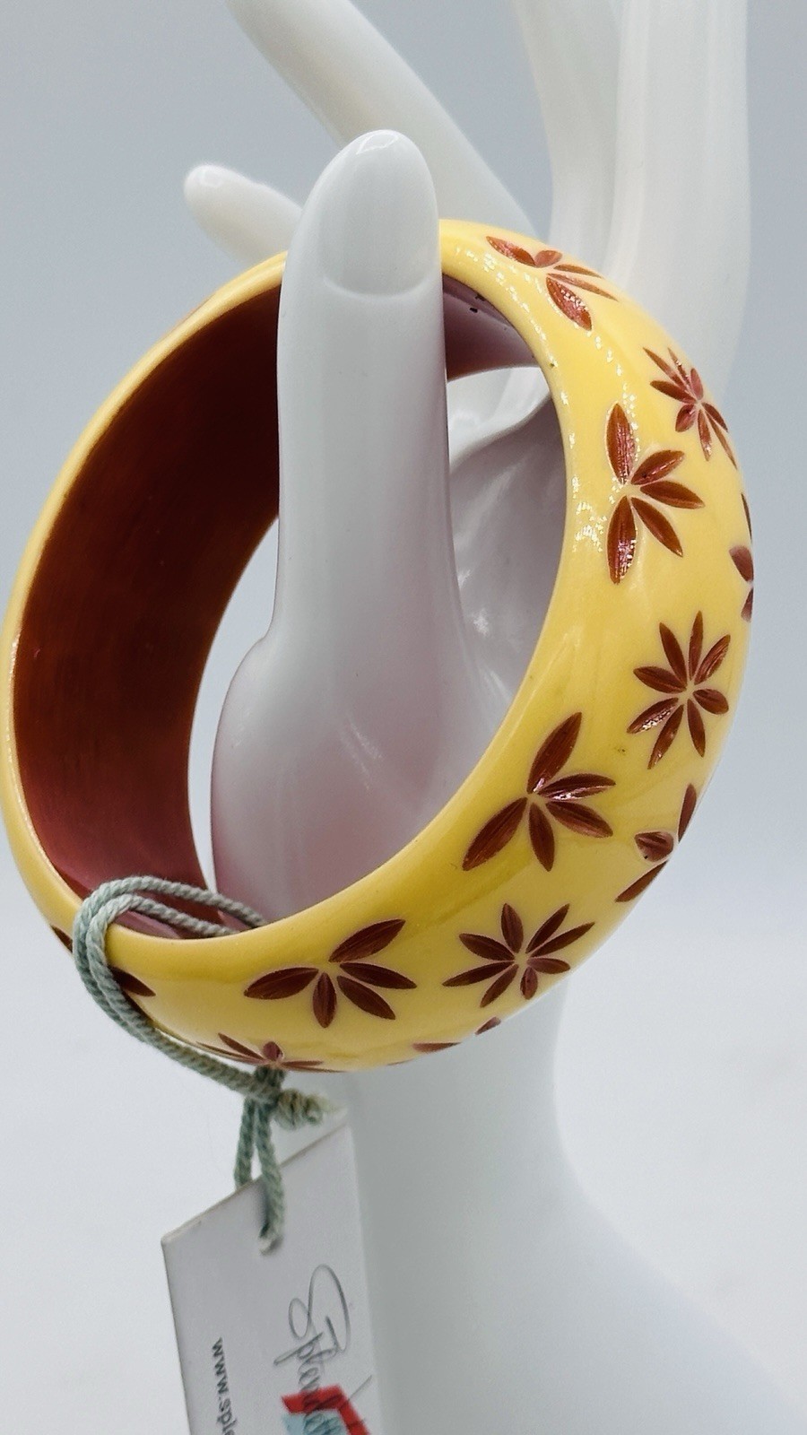 Splendette Wide Butter Yellow Carved Duchess Bangle Bracelet Fakelite