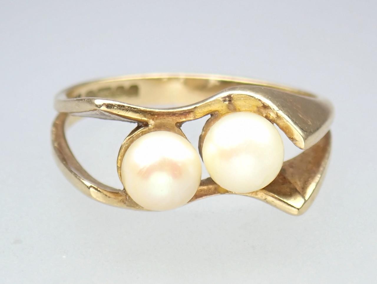 Beautiful Vintage 1970s Modernist Solid 9K Gold Pearl Waves Ring 1976 Size 5.75