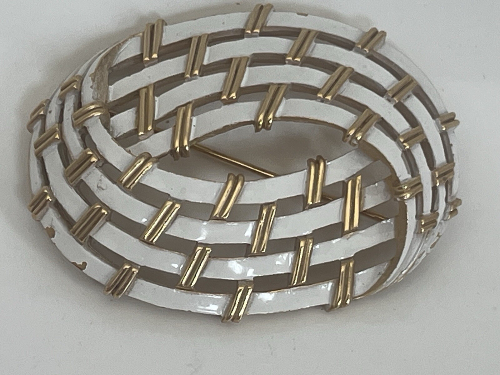 Vtg Signed TRIFARI Basket Weave Elliptical Brooch -White Enamel Goldtone 2″