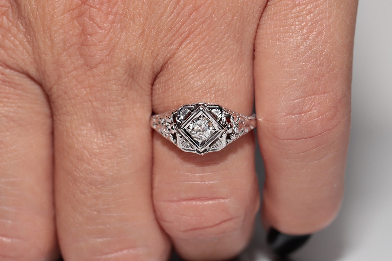 Antique Circa 1920s Handcrafted Art Deco 18k Gold Natural Diamond Ring