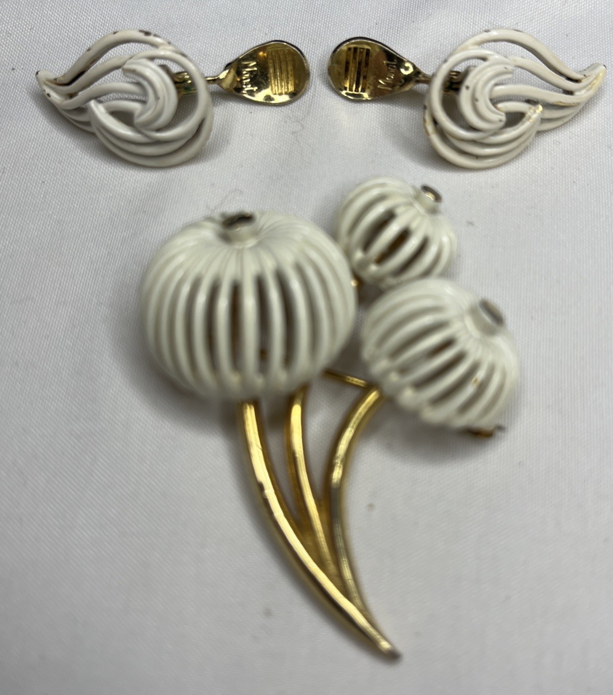 Vintage Signed Monet Goldtone White Enamel Flower Brooch With Earrings